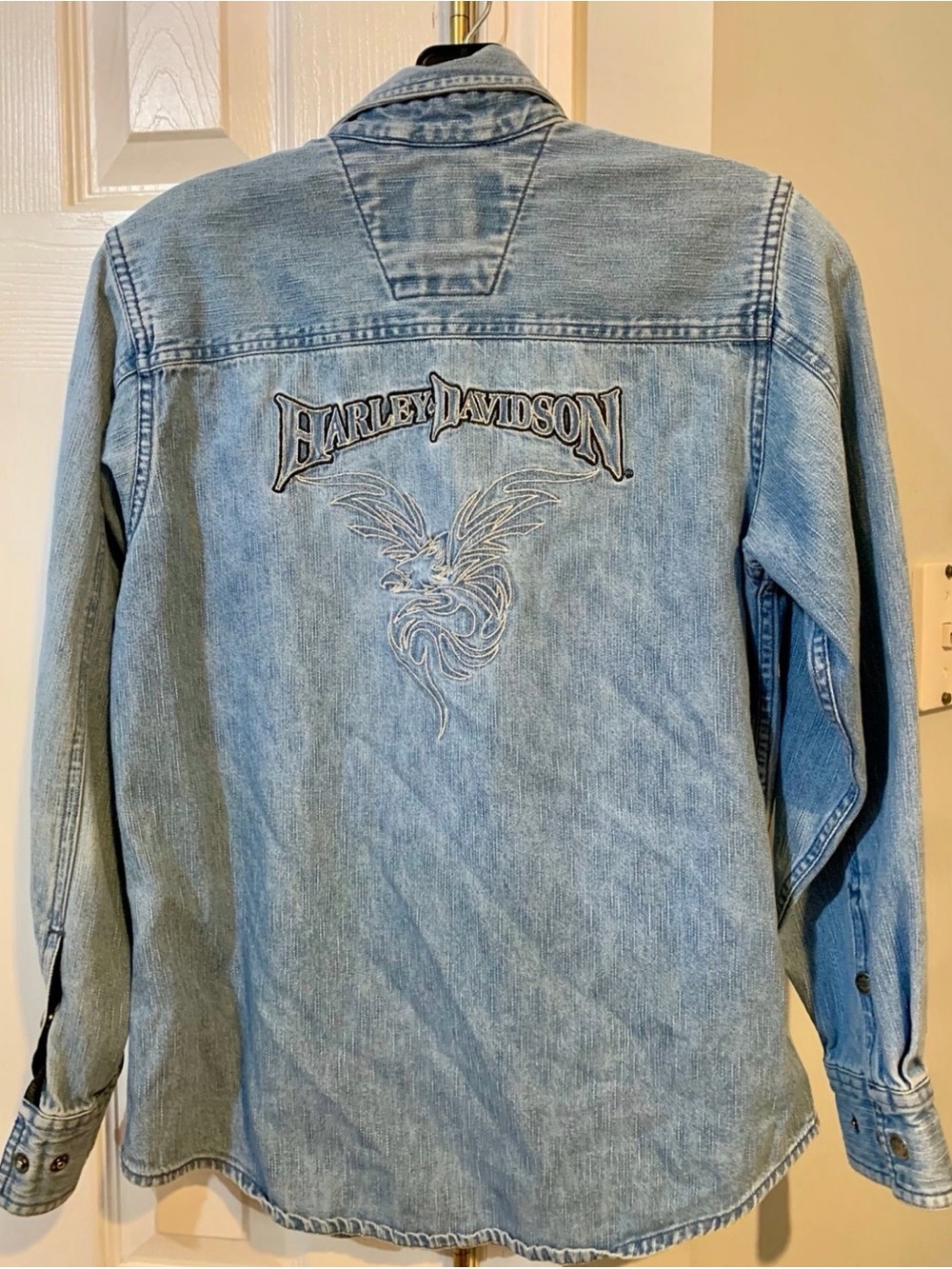 VTG HARLEY DAVIDSON WOMENS DENIM SHIRT Size S Western Large Emblem On Back